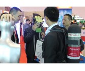 来访客户亲自体验空气呼吸器